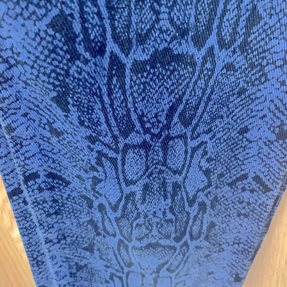 Lola Blue & black snake pattern Jeans - Picture 6 of 10